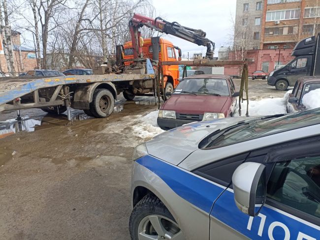 С площади Телецентра убраны владельцами и эвакуированы 16 брошенных авто